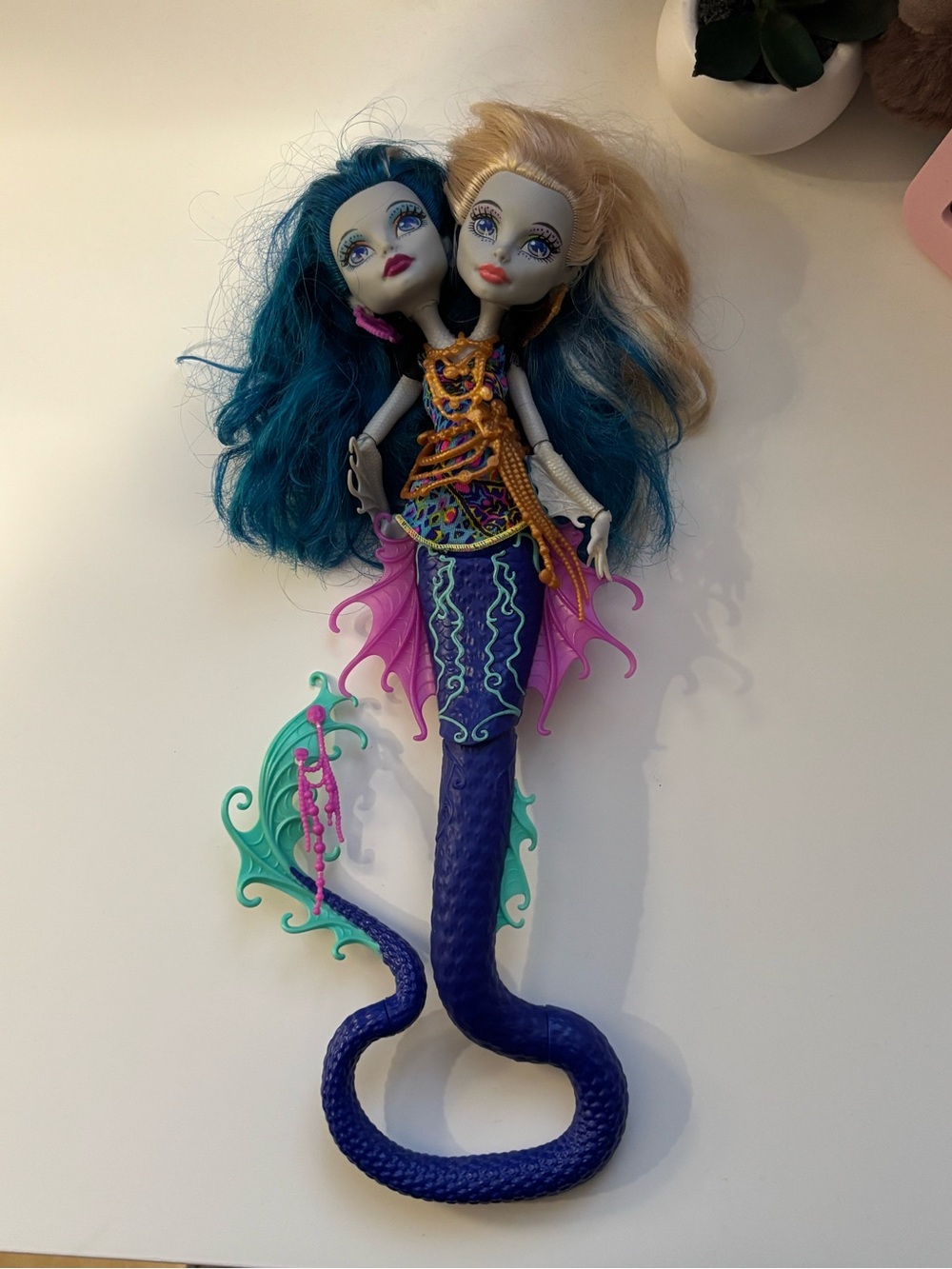 Peri and Pearl MonsterHigh doll